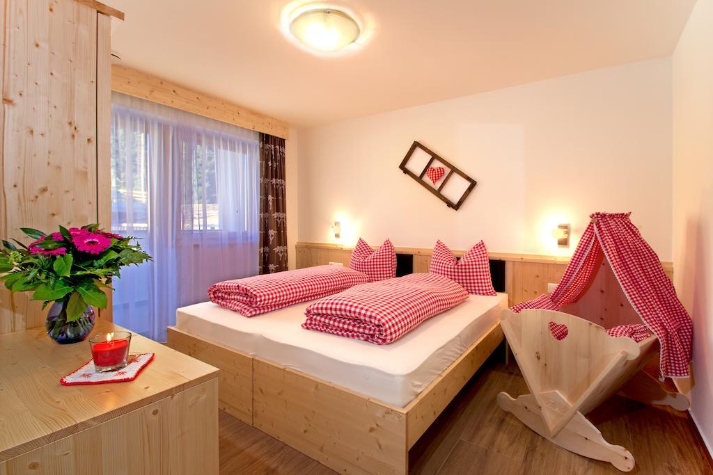 Stiflerhof Apartment Фалцес Стая снимка